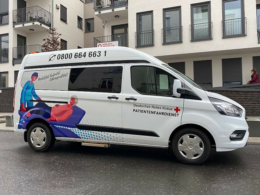 Fahrzeug seitlich Seitenansicht eines Fahrzeugs des Patientenfahrdienstes