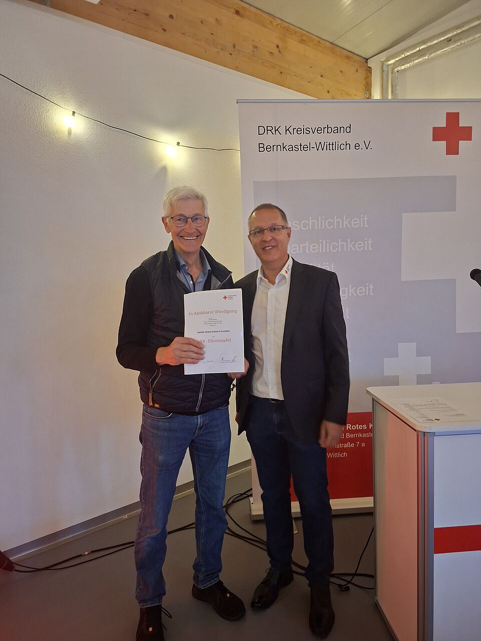 Ehrung für 50 Jahre ehrenamtliches Engagement für das Rote Kreuz Ehrung für 50 Jahre ehrenamtliches Engagement für das Rote Kreuz