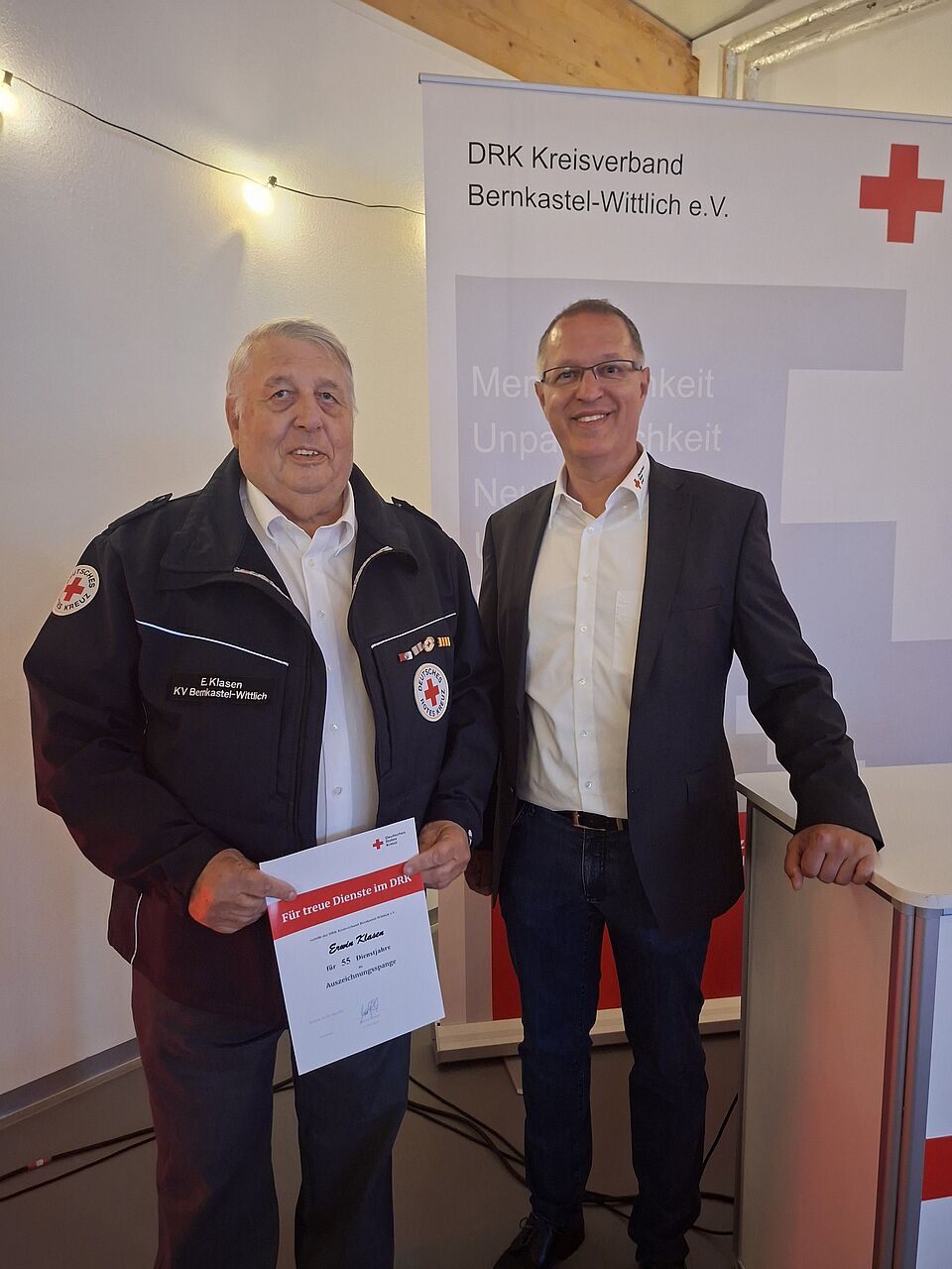 Ehrung für 55 Jahre ehrenamtliches Engagement für das Rote Kreuz Ehrung für 55 Jahre ehrenamtliches Engagement für das Rote Kreuz